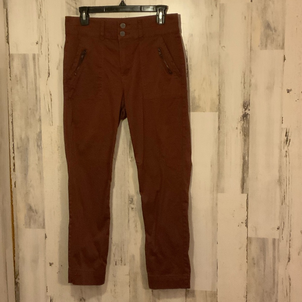 Woman’s High Rise Ankle Cut Straight Leg Pants